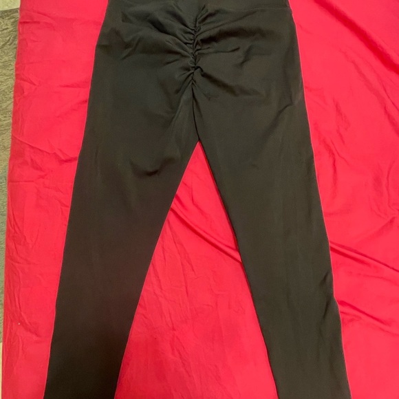 Black scrunchy leggings - Picture 2 of 3